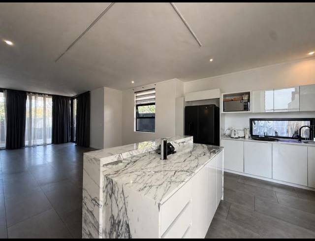 3 BEDROOM PROPERTY TO RENT IN HYDE PARK